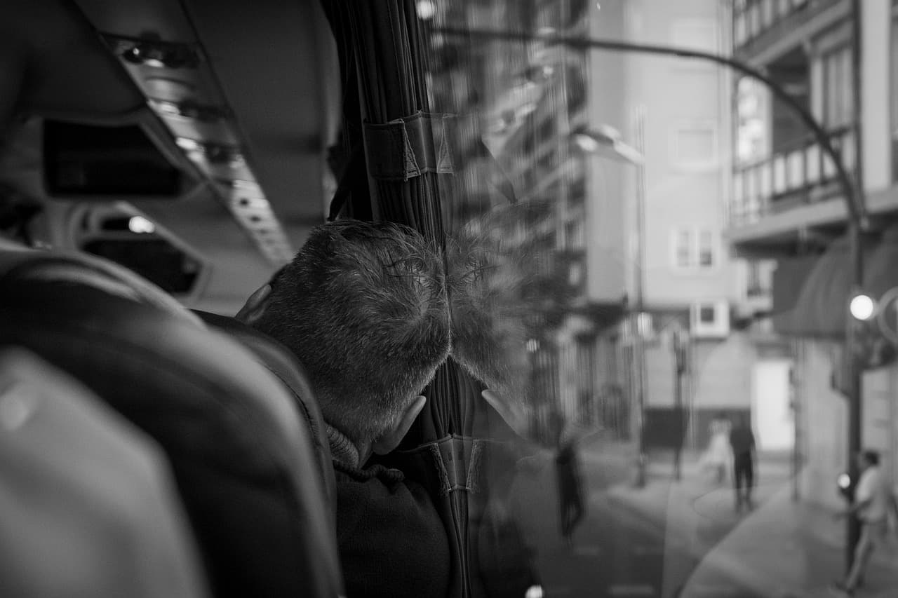 Sanfte Berührung entfacht weibliches Verlangen und Aufmerksamkeit