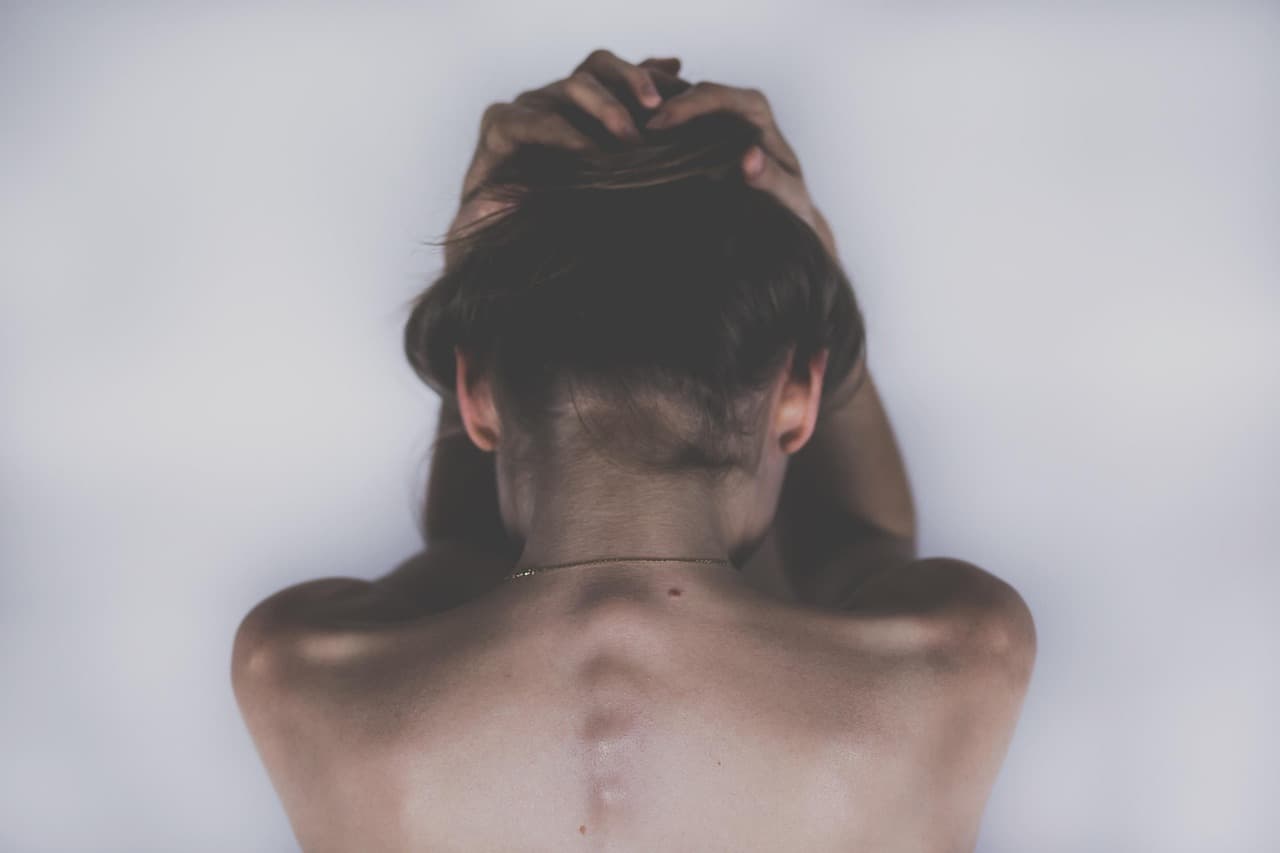 Stützendes Kissen, ergonomische Kurven, Farben der Entspannung