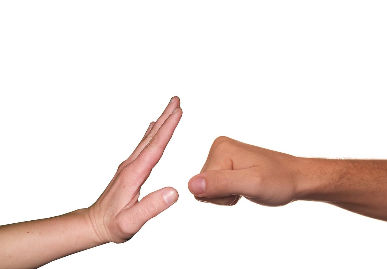 Körperposen und expressive Gesten, nonverbale Kommunikation zeigend